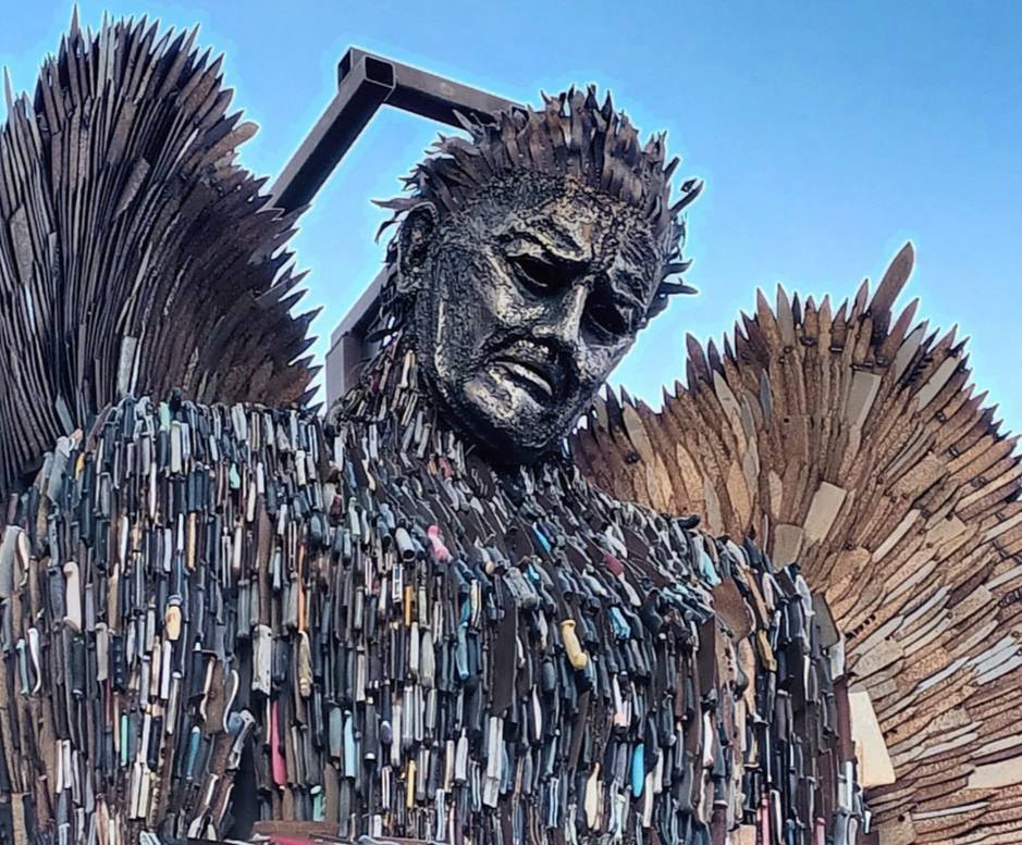 "Knife Angel" haykali.