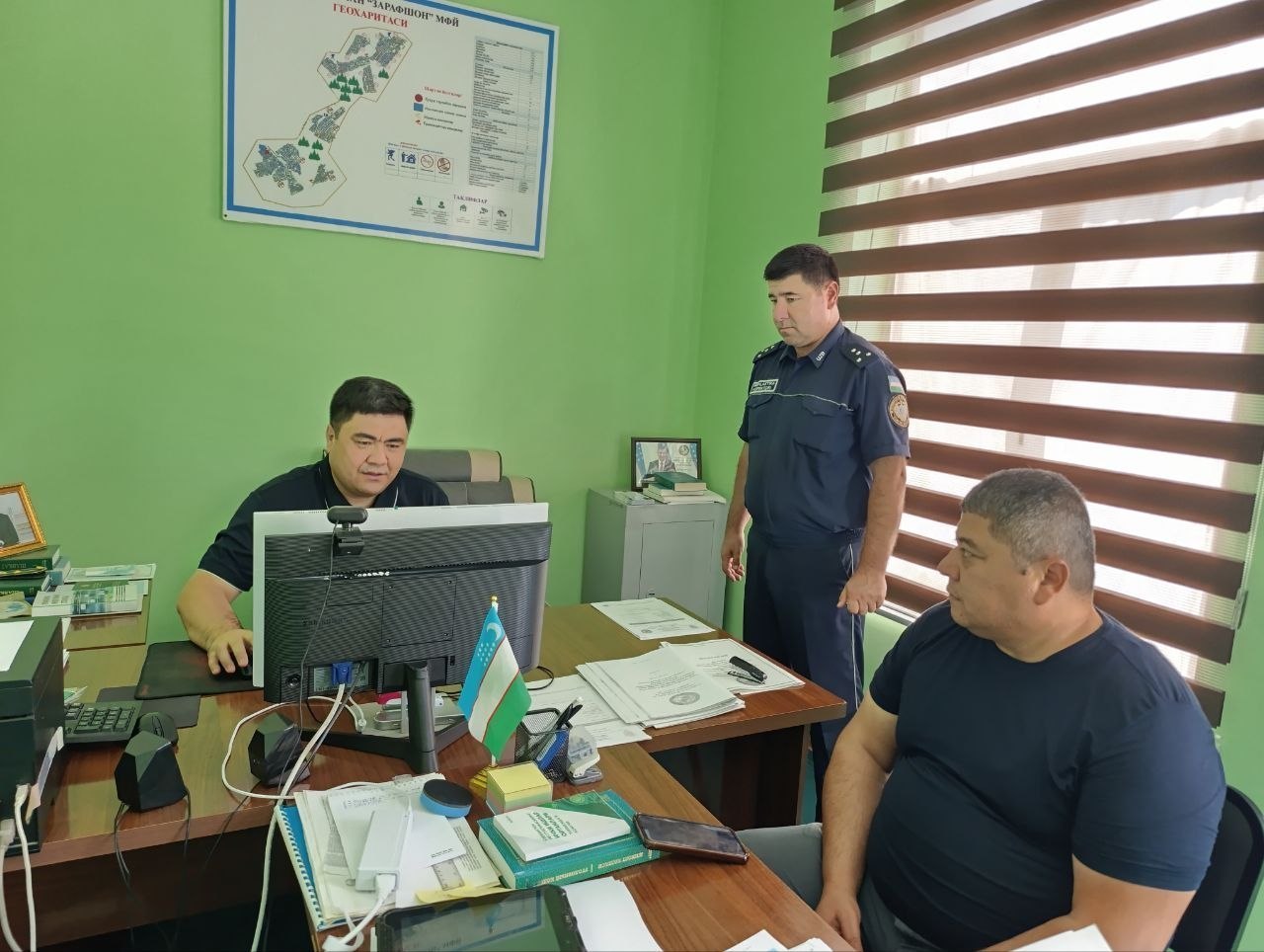 U. Qobilov va D. Sultonov tomonidan Samarqand viloyati Jomboy tumanining “yashil” toifadagi “Zarafshon” mahallasida kriminogen vaziyatga ta’sir etuvchi omillar hamda xavfsiz muhitni ta’minlash bo‘yicha amaliy o‘rganishlar olib borildi.